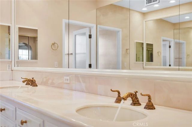 12305 Ridge, Los Angeles, CA 90049