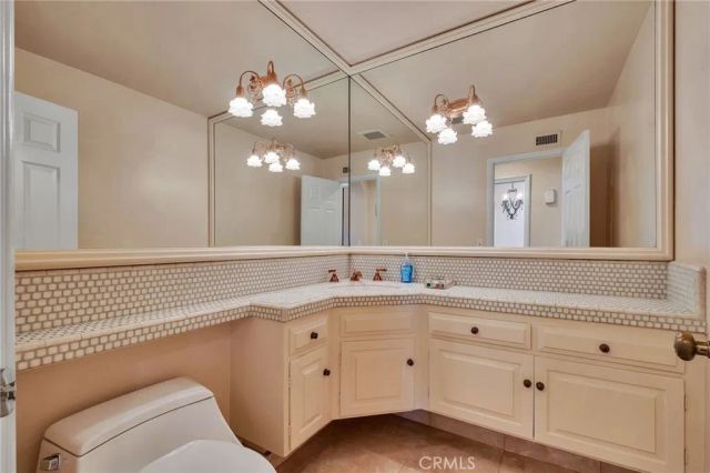 12305 Ridge, Los Angeles, CA 90049