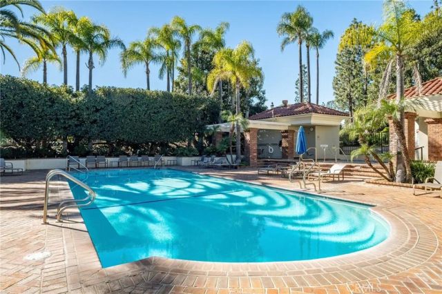 12305 Ridge, Los Angeles, CA 90049