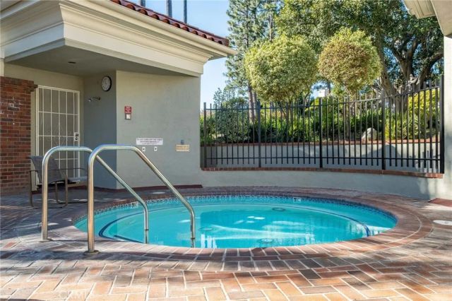 12305 Ridge, Los Angeles, CA 90049