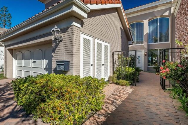 12305 Ridge, Los Angeles, CA 90049