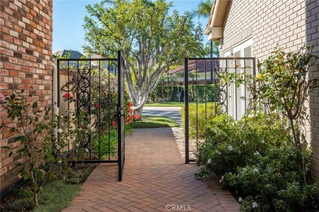 12305 Ridge, Los Angeles, CA 90049