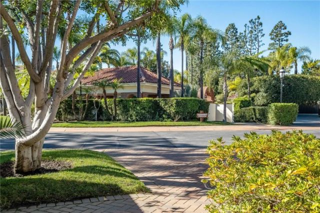 12305 Ridge, Los Angeles, CA 90049