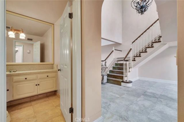 12305 Ridge, Los Angeles, CA 90049