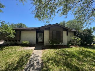 1818 Brazos Dr, Corpus Christi, TX 78412