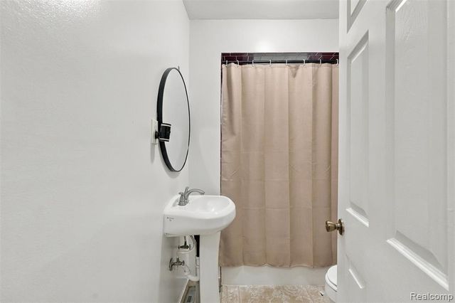 1339 Venice Street, Dearborn, MI 48124