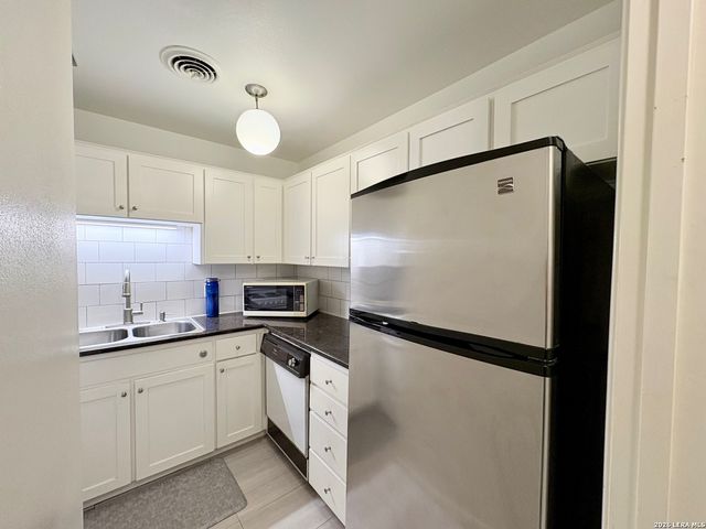 7709 Broadway Apt 103, San Antonio, TX 78209