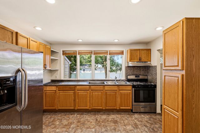 2627 Ridgeway Road, Manchester, NJ 08759