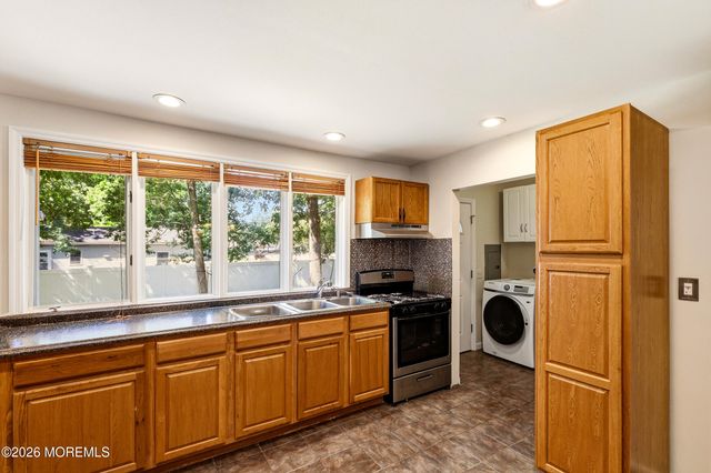 2627 Ridgeway Road, Manchester, NJ 08759
