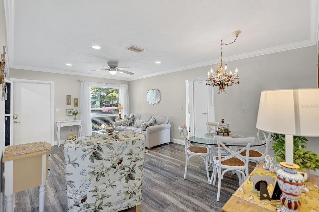 Image 11 of property listing at 4207 34TH AVENUE DRIVE W 4207, Bradenton, FL 34205