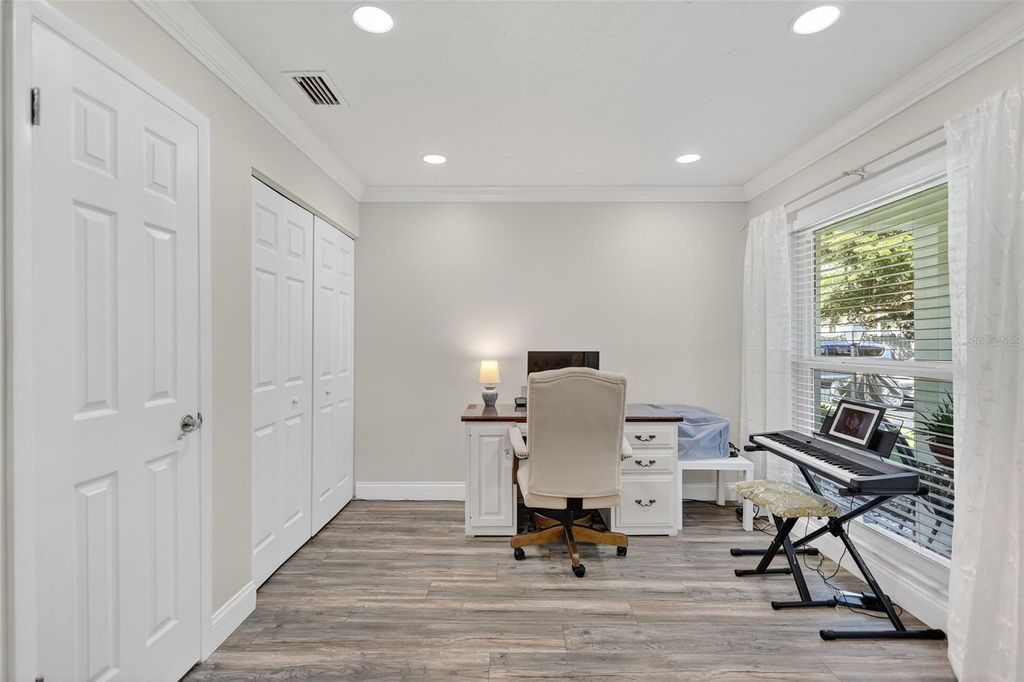 Image 13 of property listing at 4207 34TH AVENUE DRIVE W 4207, Bradenton, FL 34205