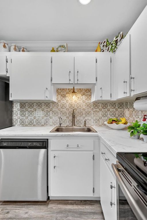 Image 17 of property listing at 4207 34TH AVENUE DRIVE W 4207, Bradenton, FL 34205