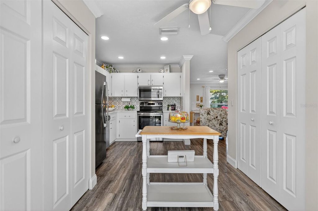 Image 22 of property listing at 4207 34TH AVENUE DRIVE W 4207, Bradenton, FL 34205