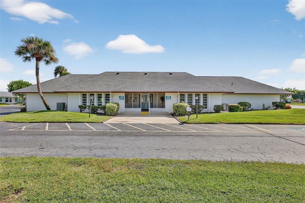 Image 38 of property listing at 4207 34TH AVENUE DRIVE W 4207, Bradenton, FL 34205