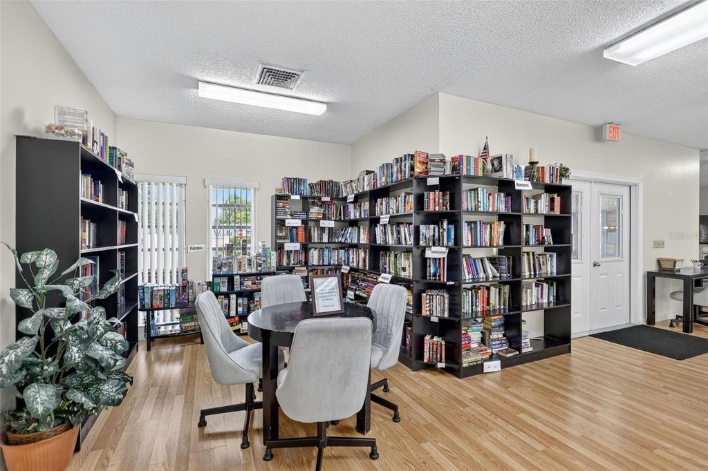 Image 40 of property listing at 4207 34TH AVENUE DRIVE W 4207, Bradenton, FL 34205