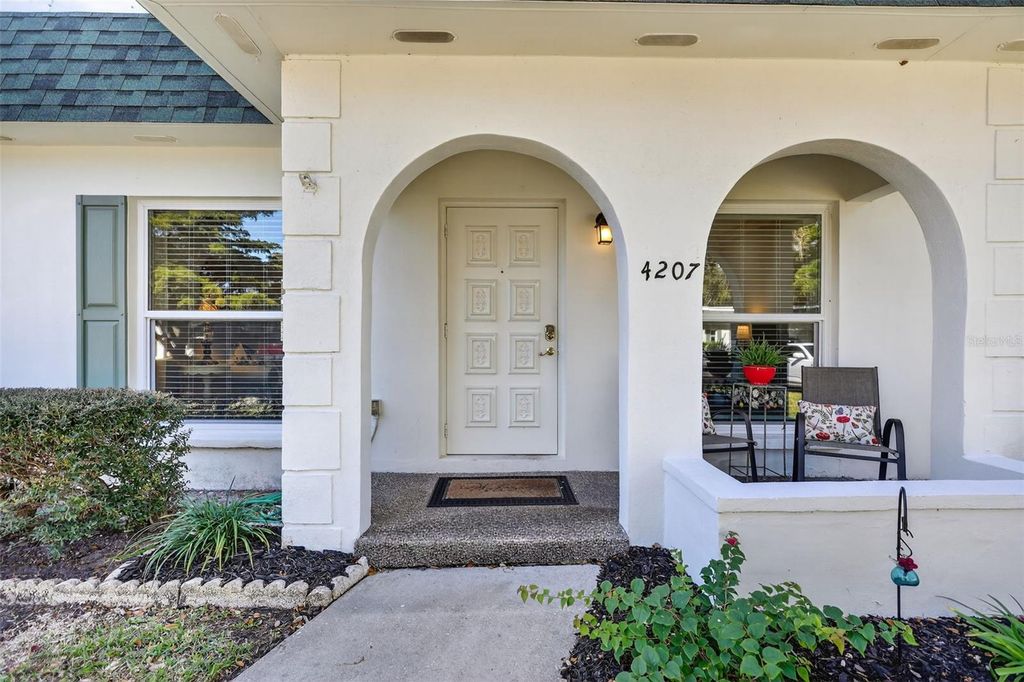 Image 5 of property listing at 4207 34TH AVENUE DRIVE W 4207, Bradenton, FL 34205