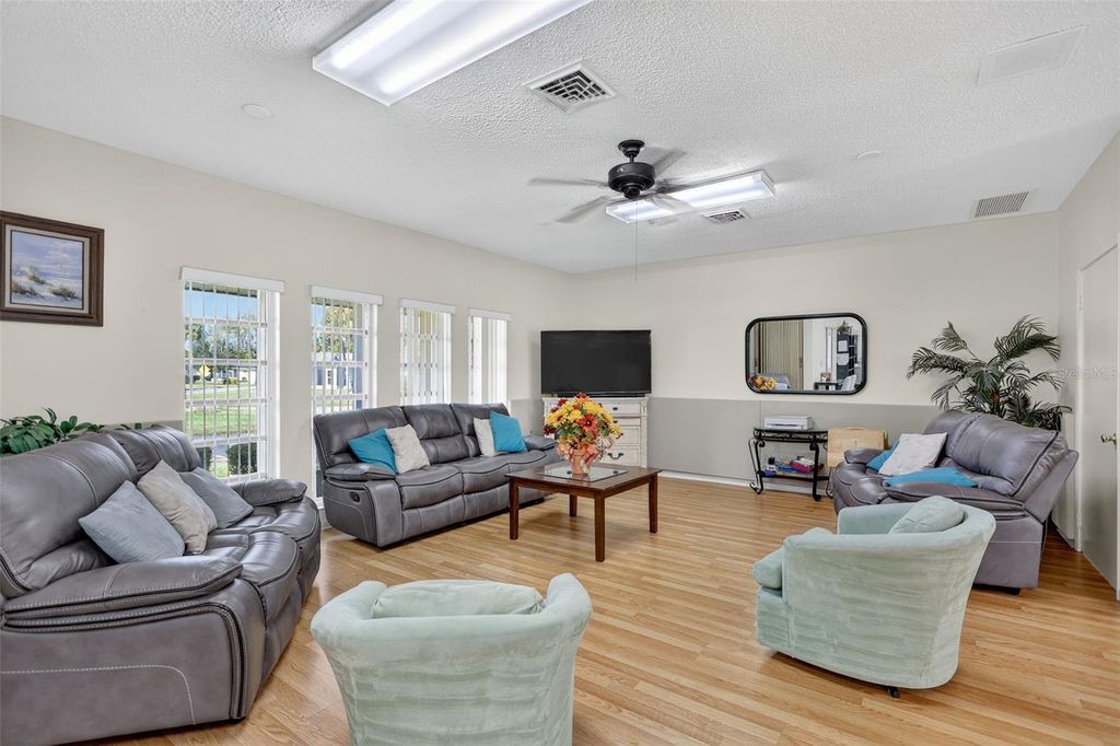 Image 41 of property listing at 4207 34TH AVENUE DRIVE W 4207, Bradenton, FL 34205