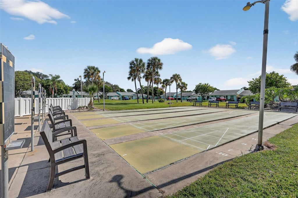 Image 47 of property listing at 4207 34TH AVENUE DRIVE W 4207, Bradenton, FL 34205