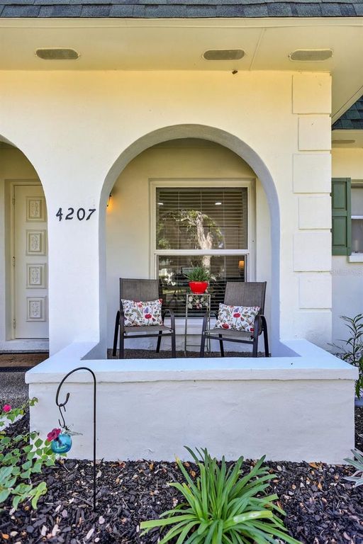 Image 7 of property listing at 4207 34TH AVENUE DRIVE W 4207, Bradenton, FL 34205