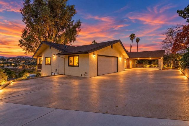 1521 Shadow Knolls Ln, El Cajon, CA 92020