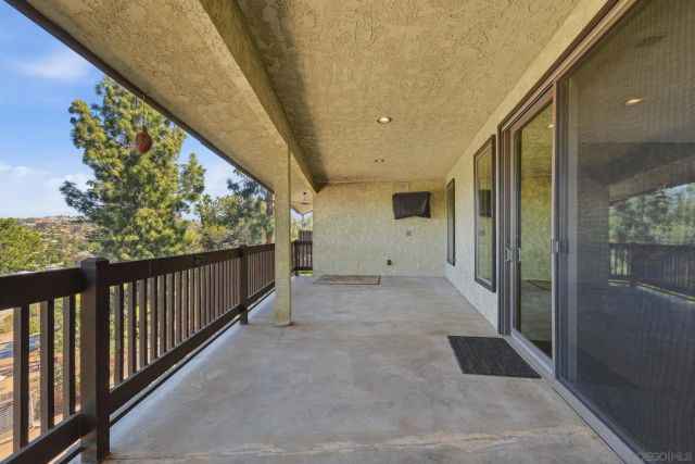 1521 Shadow Knolls Ln, El Cajon, CA 92020