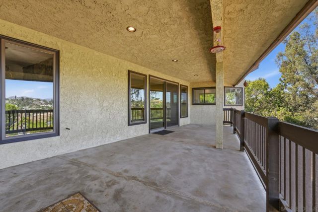 1521 Shadow Knolls Ln, El Cajon, CA 92020