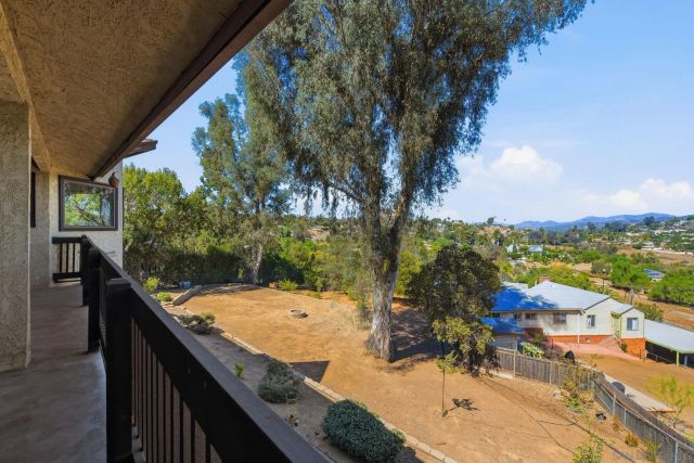 1521 Shadow Knolls Ln, El Cajon, CA 92020