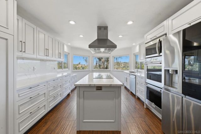 1521 Shadow Knolls Ln, El Cajon, CA 92020