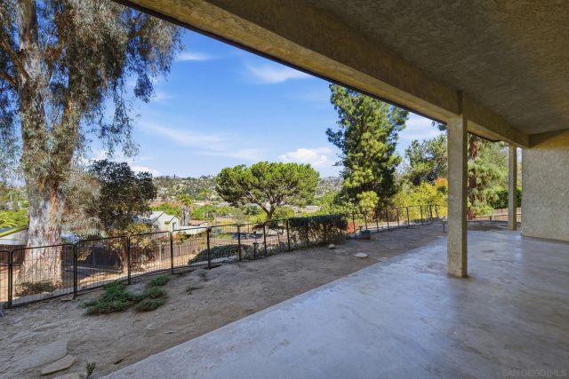 1521 Shadow Knolls Ln, El Cajon, CA 92020