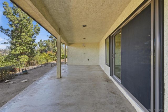 1521 Shadow Knolls Ln, El Cajon, CA 92020