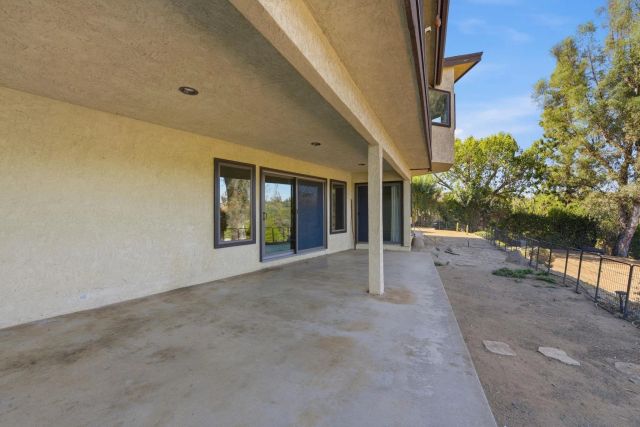 1521 Shadow Knolls Ln, El Cajon, CA 92020