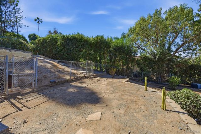 1521 Shadow Knolls Ln, El Cajon, CA 92020