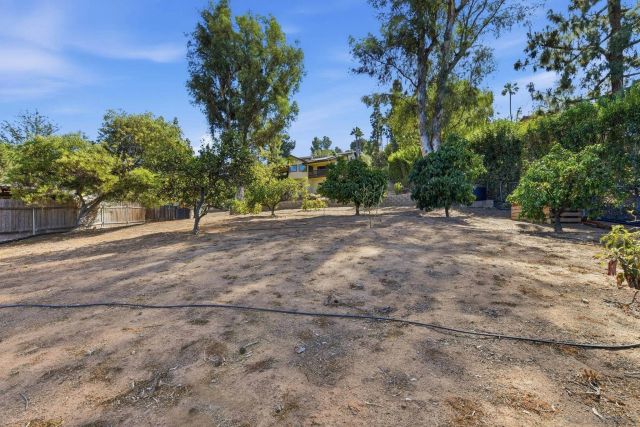 1521 Shadow Knolls Ln, El Cajon, CA 92020