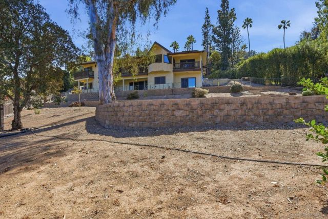 1521 Shadow Knolls Ln, El Cajon, CA 92020