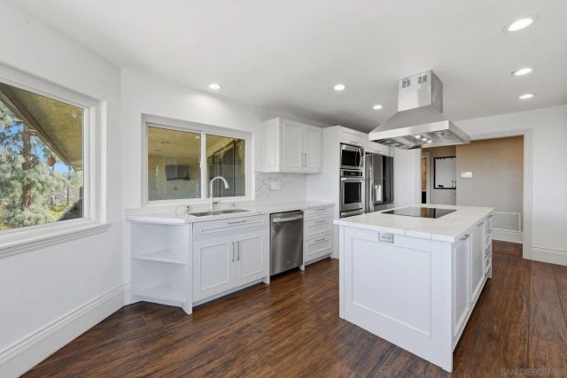 1521 Shadow Knolls Ln, El Cajon, CA 92020