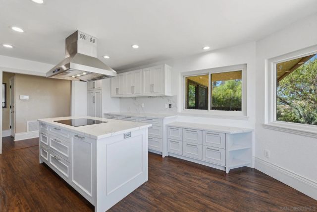 1521 Shadow Knolls Ln, El Cajon, CA 92020