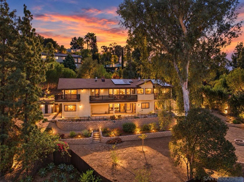 1521 Shadow Knolls Ln, El Cajon, CA 92020