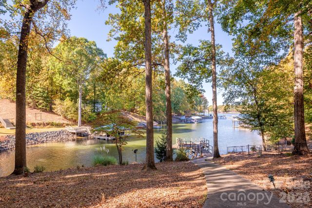 151 Bridlewood Drive, Mooresville, NC 28117