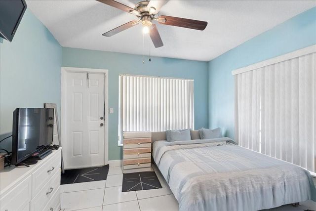 4290 NW 49th Terrace, Lauderdale Lakes, FL 33319