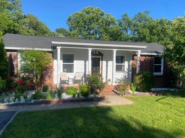 123 Ashland Dr, Ashland City, TN 37015
