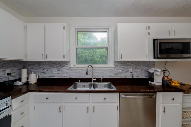123 Ashland Dr, Ashland City, TN 37015