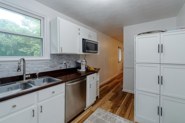 123 Ashland Dr, Ashland City, TN 37015