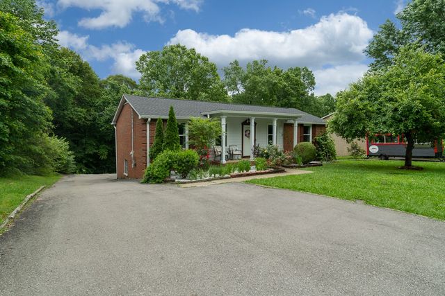 123 Ashland Dr, Ashland City, TN 37015