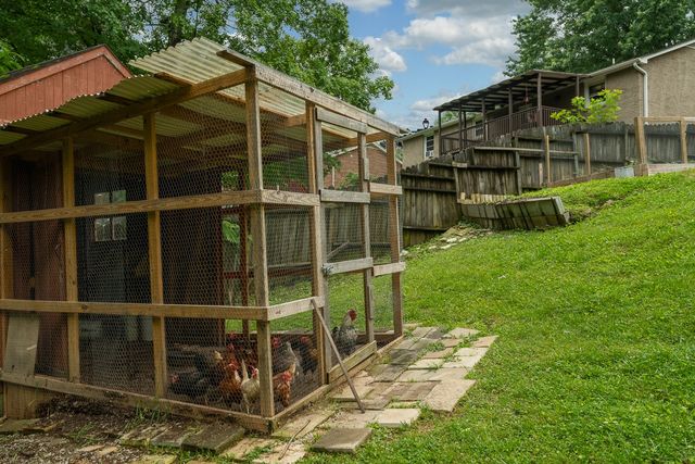 123 Ashland Dr, Ashland City, TN 37015