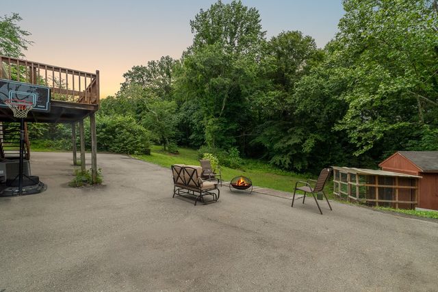 123 Ashland Dr, Ashland City, TN 37015