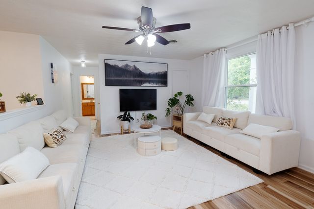 123 Ashland Dr, Ashland City, TN 37015