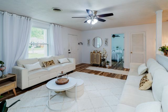 123 Ashland Dr, Ashland City, TN 37015