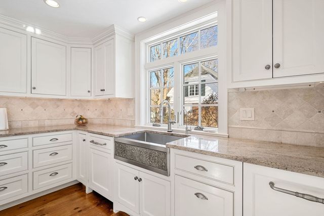 45 School St, Manchester, MA 01944