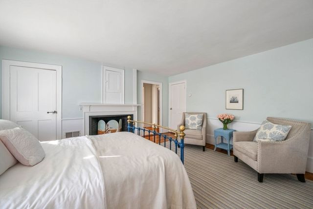 45 School St, Manchester, MA 01944