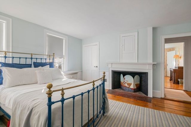 45 School St, Manchester, MA 01944